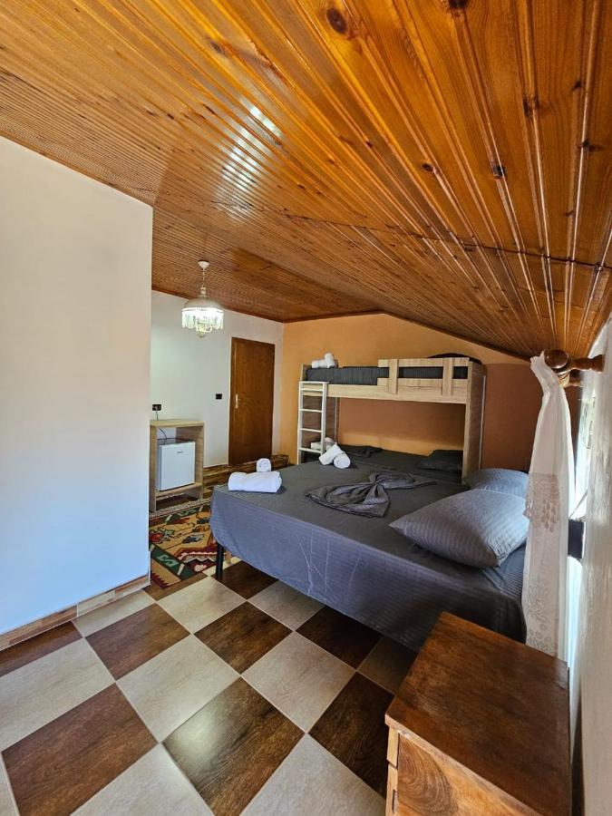 Hotel Castle - Inside,Voga Guesthause Krujë Esterno foto