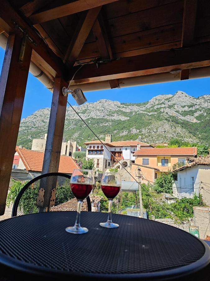 Hotel Castle - Inside,Voga Guesthause Krujë Esterno foto
