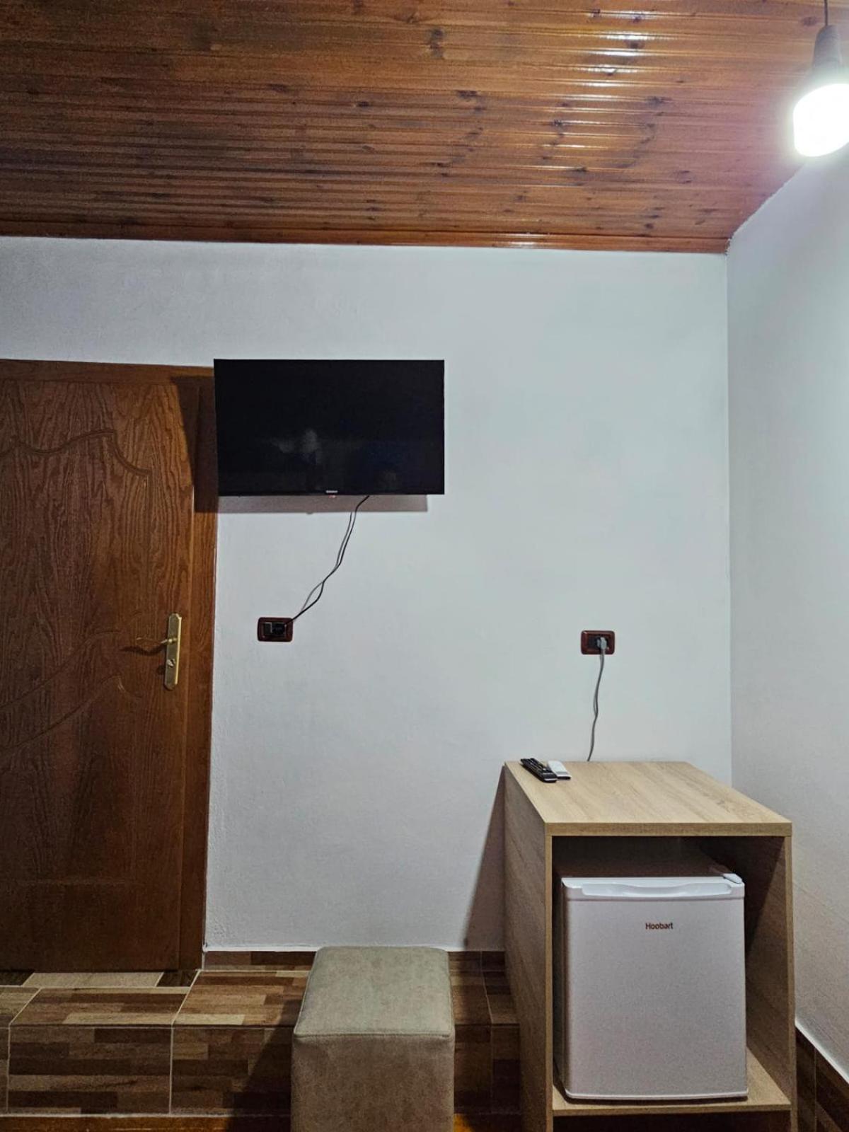 Hotel Castle - Inside,Voga Guesthause Krujë Esterno foto